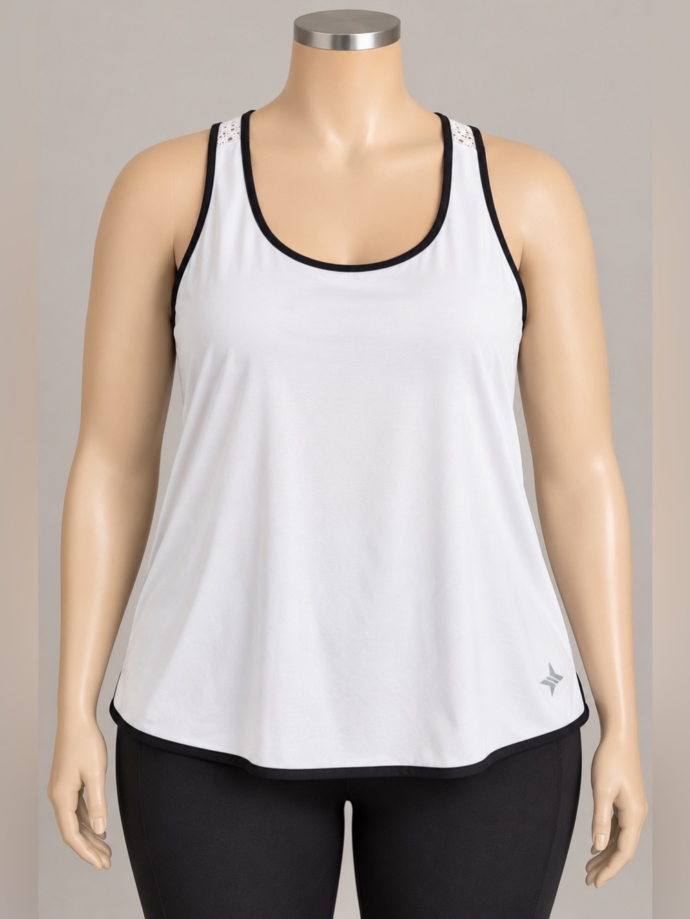 Tuckernuck XXL White Tank Top Wicker Woven Back Black Trim Lightweight